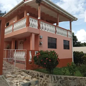 Angie's Cove, Modern Get-away Overlooking Apartment